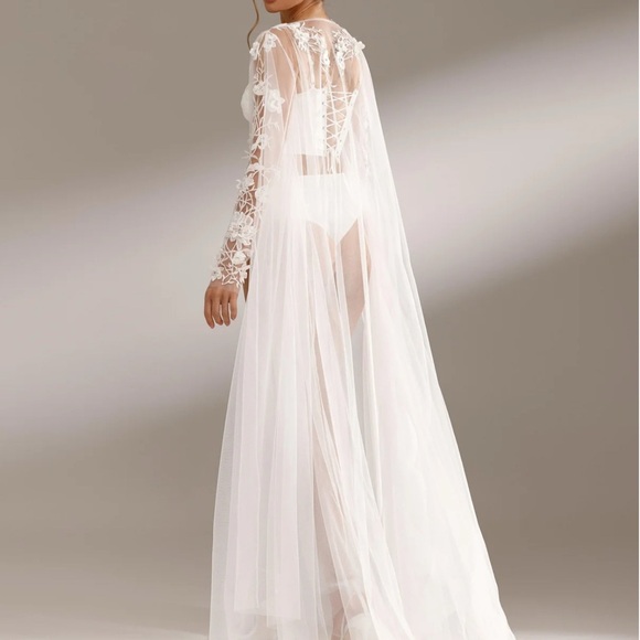 VOIR BRIDE - BLOSSOM BRIDAL ROBE - Picture 2 of 6